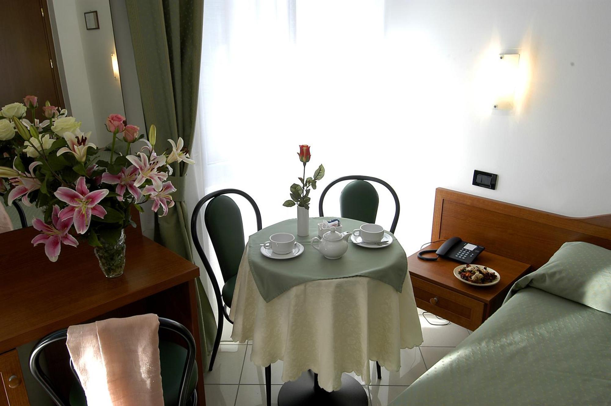 Hotel Dore Milan Bagian luar foto